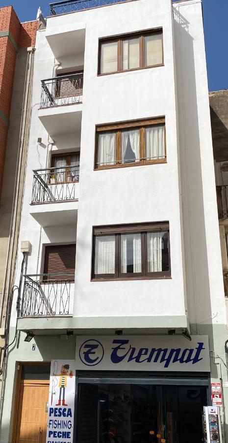 Апартаменты Atico Con Terraza Камбрильс Экстерьер фото